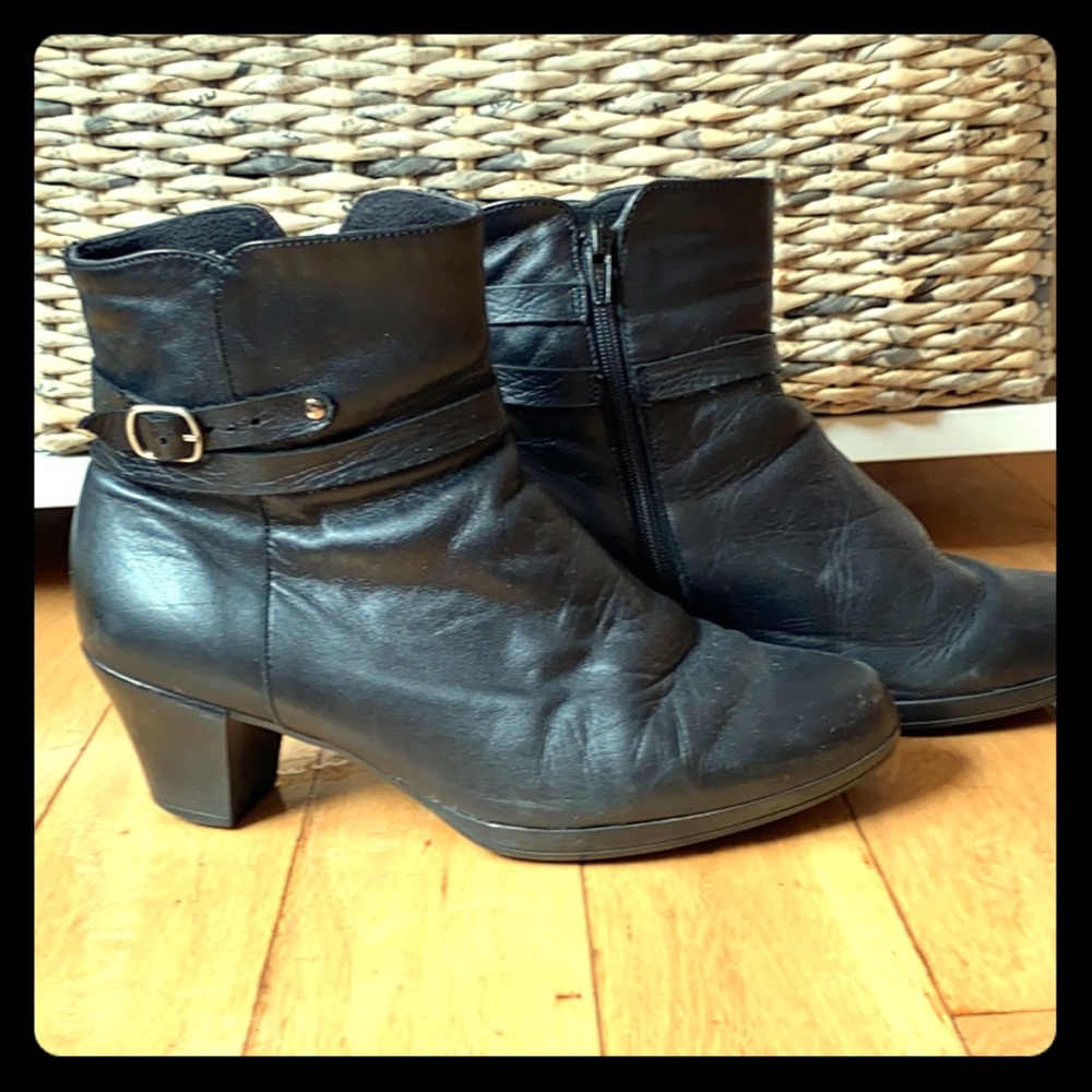 Munro black ankle boots